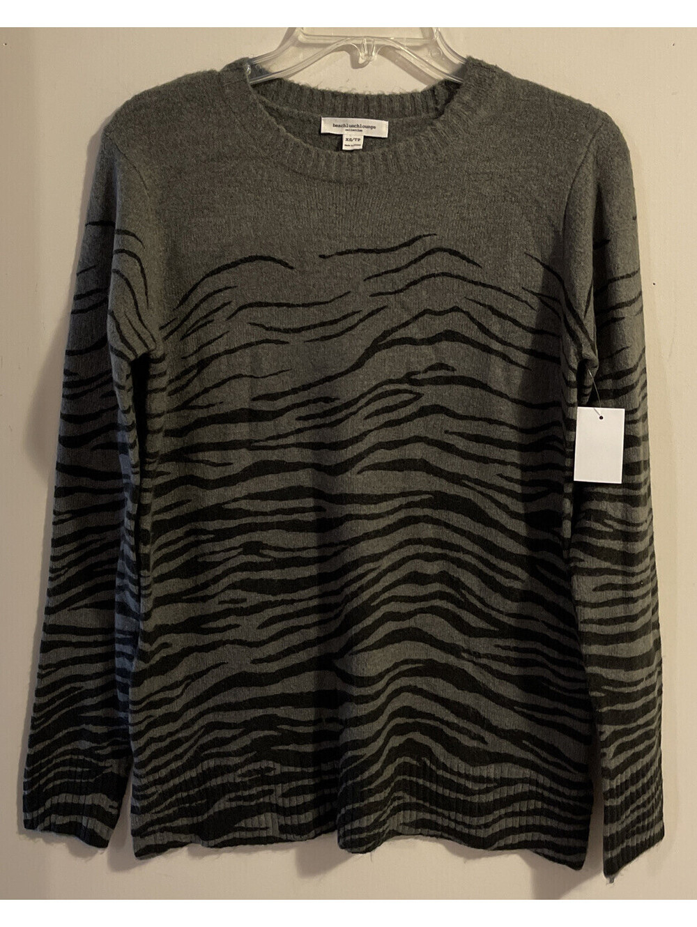 Beach Lunch Lounge Womens XS Gray Animal Print Pullover Sweater NWT! A5512